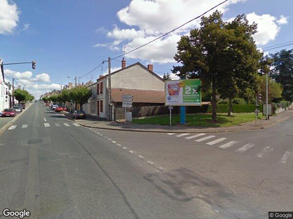 UN LOCAL À USAGE COMMERCIAL OU DE BUREAUX EN DUPLEX