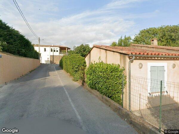DEUX MAISONS ET UN CABANON 