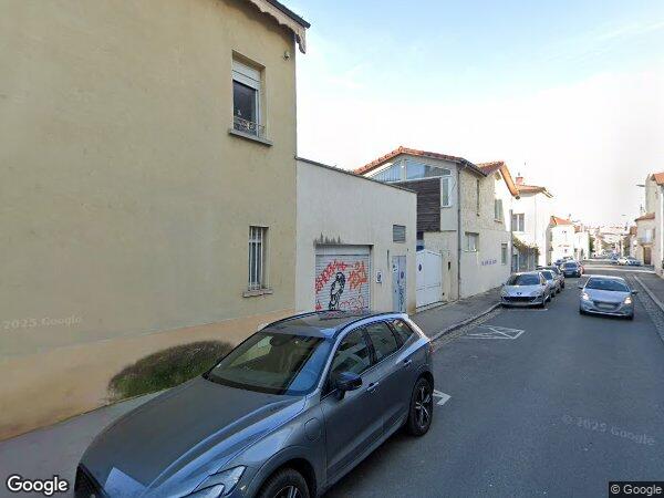 UNE MAISON À USAGE D'HABITATION