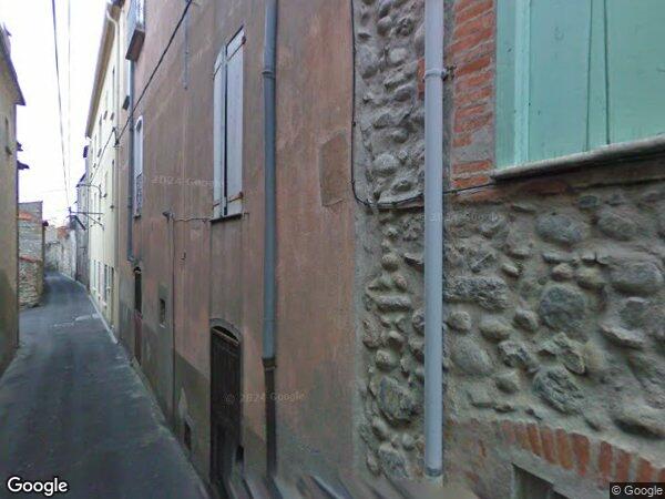 UNE MAISON ANCIENNE À USAGE D'HABITATION