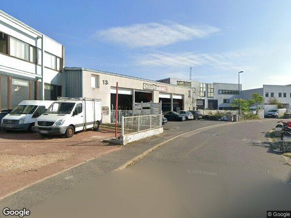 UN IMMEUBLE D'ACTIVITÉS