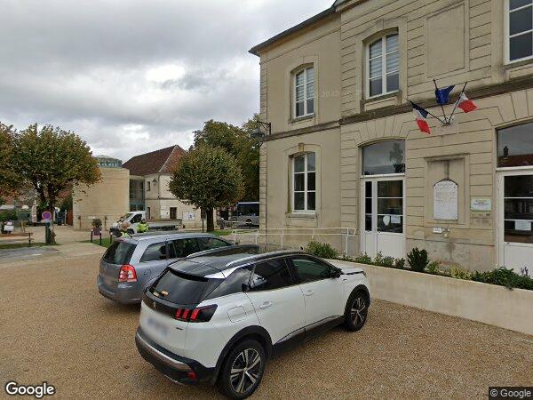 UNE DÉPENDANCE DE CHÂTEAU