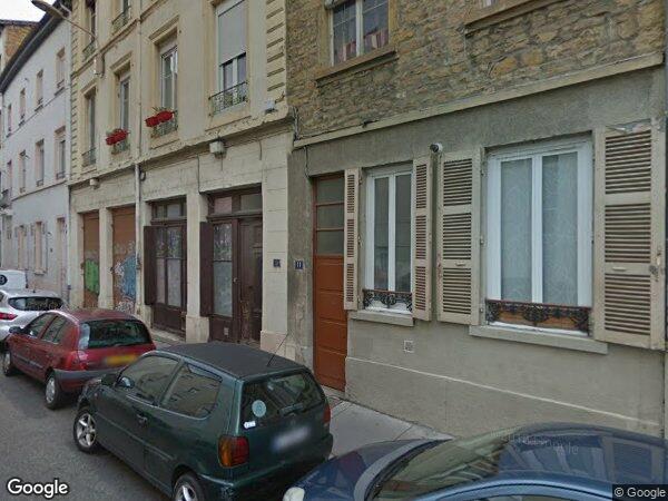 UN APPARTEMENT T2 ET UNE CAVE