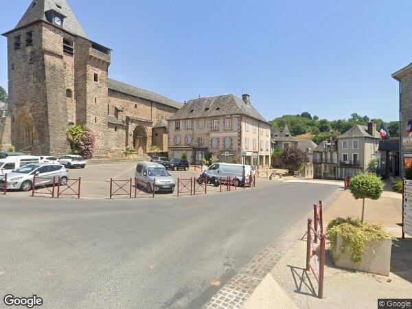 DEUX BÂTIMENTS ET DEUX EMPLACEMENTS DE PARKING