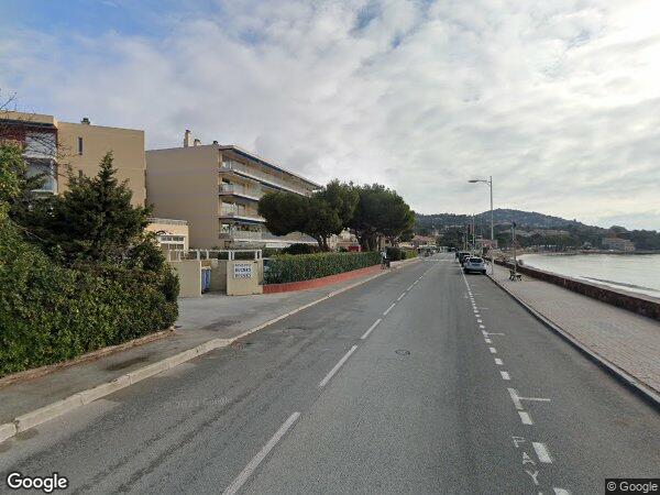 UN STUDIO ET UNE PLACE   DE  STATIONNEMENT PRIVATIVE EXTERIEURE