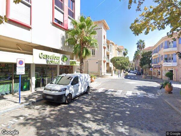 UN EMPLACEMENT DE STATIONNEMENT NON CLOS