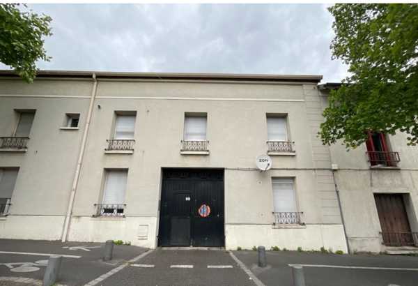 TROIS STUDIOS AVEC DEUX CAVES ET UN GARAGE