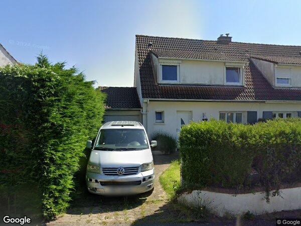 UN IMMEUBLE À USAGE D'HABITATION