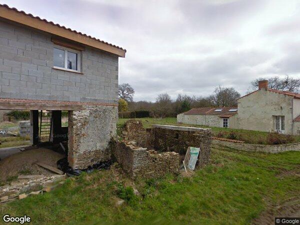 UNE MAISON À USAGE D'HABITATION