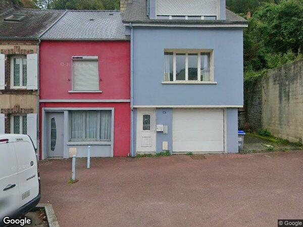 UNE MAISON À USAGE D’HABITATION