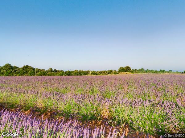 UN APPARTEMENT ET UN PARKING EXTERIEUR