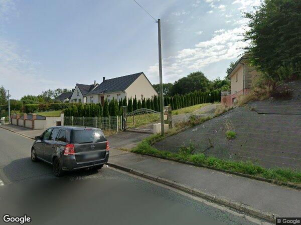 UNE MAISON À USAGE D'HABITATION ET DÉPENDANCES