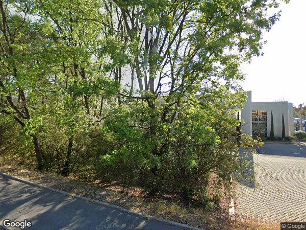 UN LOCAL COMMERCIAL ET 5 EMPLACEMENTS DE STATIONNEMENTS