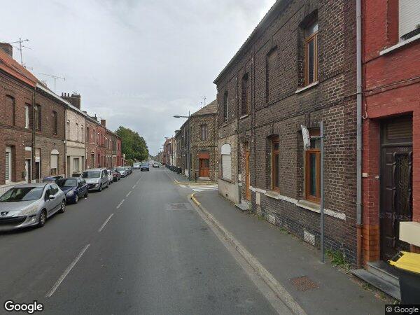 UNE MAISON À USAGE D'HABITATION