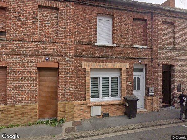 UNE MAISON À USAGE D'HABITATION