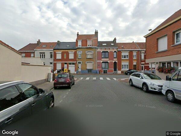 UNE MAISON MITOYENNE À USAGE D'HABITATION