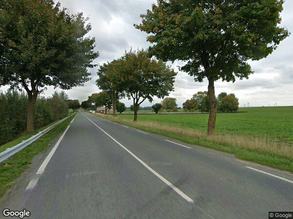 UN HANGAR, UN ATELIER ET UNE BATISSE