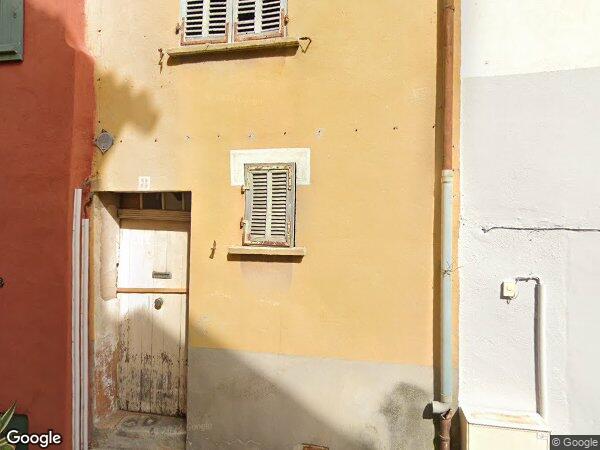 UNE MAISON À USAGE D'HABITATION