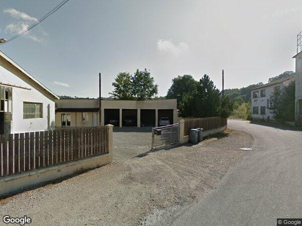 UN BÂTIMENT À USAGE DE GARAGE-HANGAR ET STOCKAGE