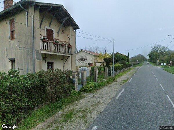 UNE MAISON D'HABITATION AVEC TERRAIN