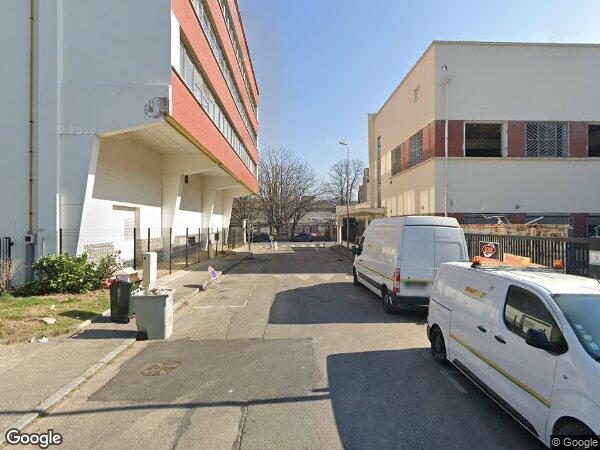 UN LOCAL AMÉNAGÉ EN BUREAUX