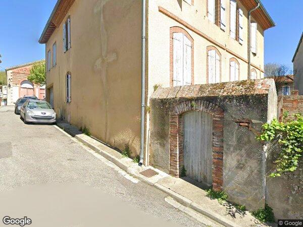 CINQ HABITATIONS ET TERRAINS