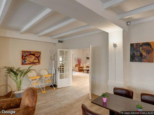 UNE CHAMBRE D'HÔTEL