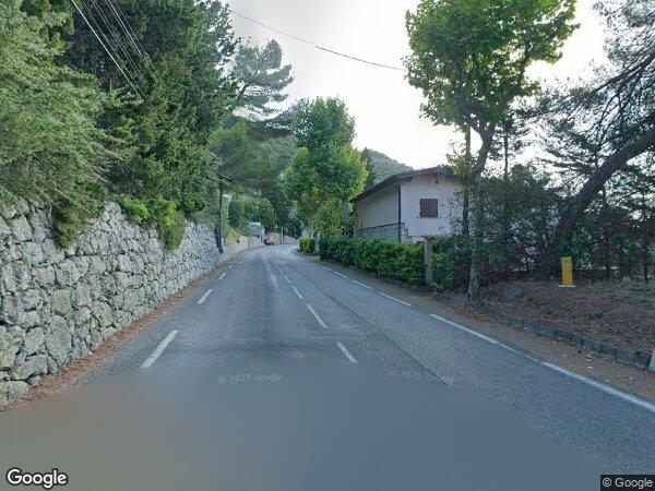 UNE MAISON À USAGE D'HABITATION