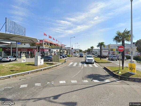 UN ENSEMBLE DE BUREAUX