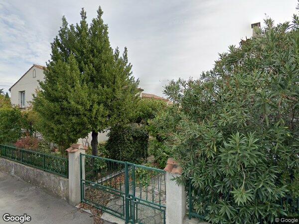 UN IMMEUBLE À USAGE D'HABITATION