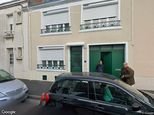 UNE MAISON À USAGE D'HABITATION