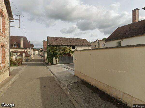 UNE MAISON À USAGE D'HABITATION