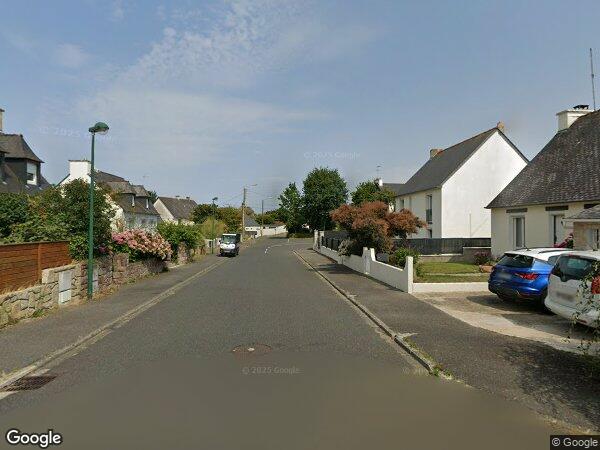 UNE MAISON À USAGE D'HABITATION