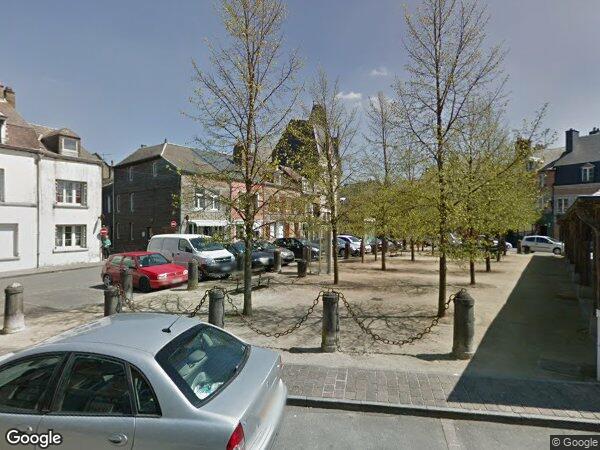 UNE MAISON D'HABITATION ET DE COMMERCE À USAGE MIXTE