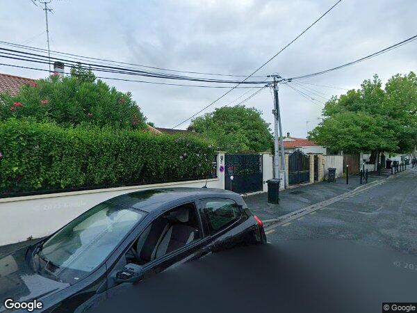 UNE MAISON À USAGE D'HABITATION