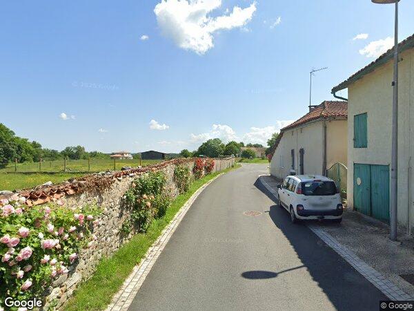 UN IMMEUBLE À USAGE D'HABITATION