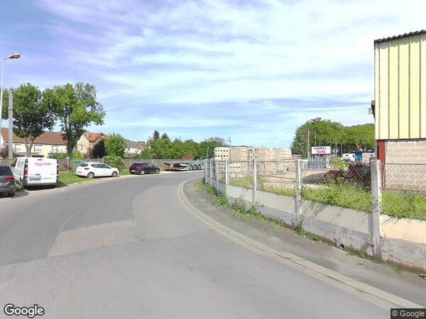 UN BÂTIMENT À USAGE INDUSTRIEL ET D'HABITATION