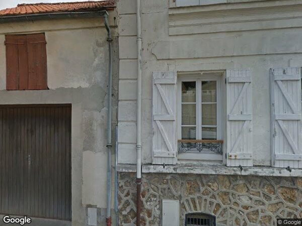 UN PAVILLON À USAGE D'HABITATION