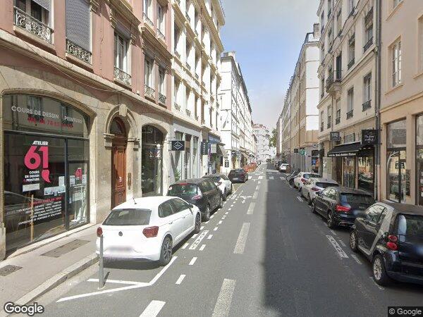 UN APPARTEMENT AVEC DEUX CAVES