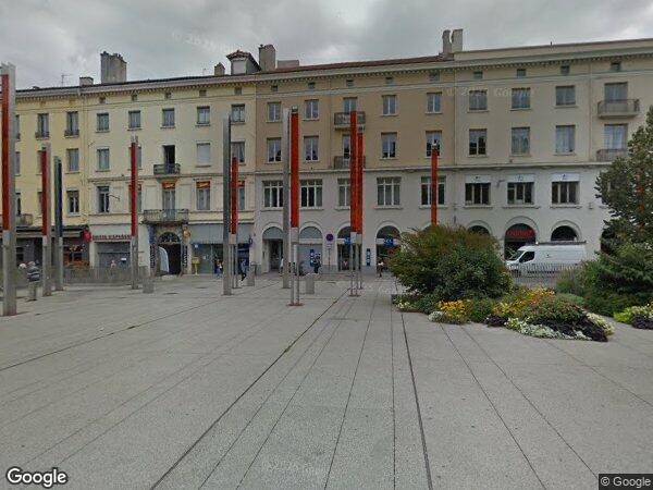 UN APPARTEMENT ET UN STUDIO