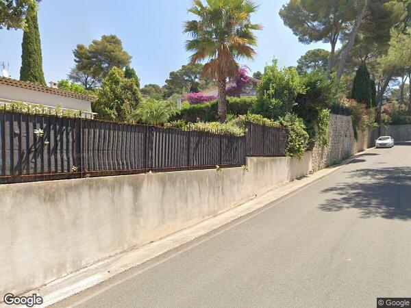 UNE TRÈS BELLE VILLA