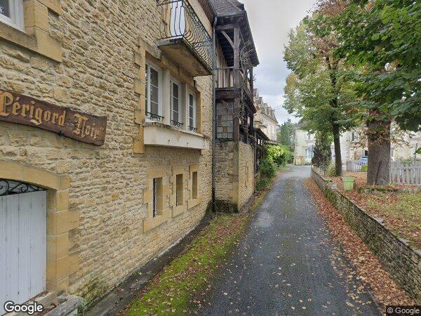 UN ENSEMBLE IMMOBILIER BÂTI ET NON BÂTI