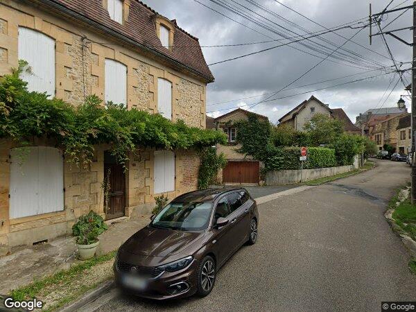 UN ENSEMBLE IMMOBILIER BÂTI ET NON BÂTI 