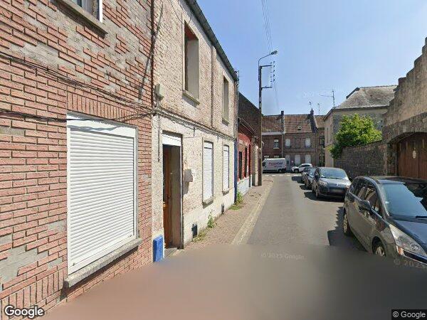 UN IMMEUBLE À USAGE D'HABITATION