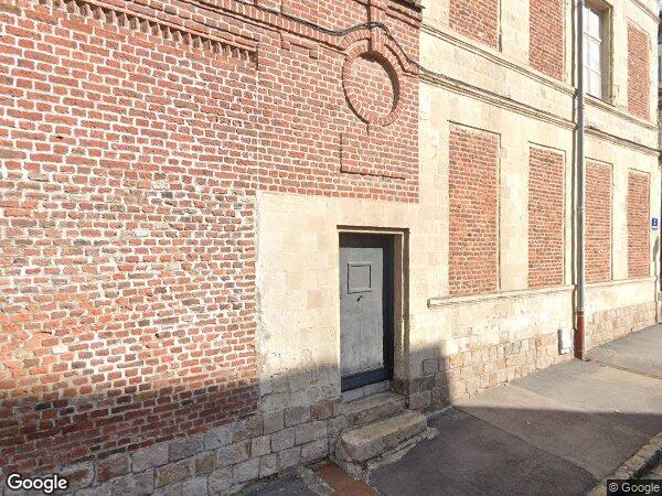 UN APPARTEMENT ET UNE CAVE