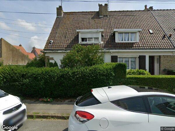 UN IMMEUBLE À USAGE D'HABITATION