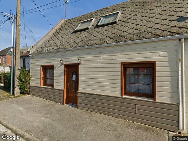 UNE MAISON À USAGE D'HABITATION