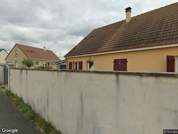 UNE MAISON À USAGE D'HABITATION