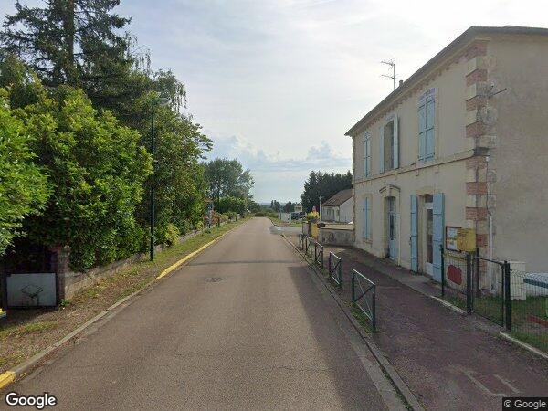 UN ENSEMBLE IMMOBILIER AVEC MAISON D'HABITATION ANCIENNE ET RÉNOVÉE