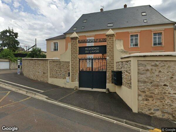 UN APPARTEMENT ET UN EMPLACEMENT DE PARKING